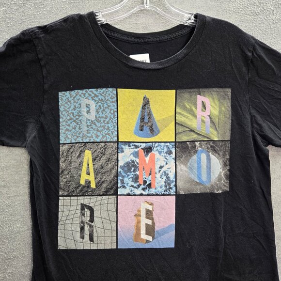 VINTAGE Paramore Women Top Large Black Band Tour Concert Tee - Picture 2 of 10